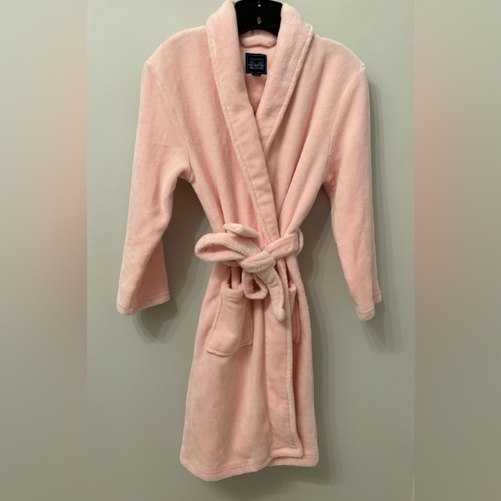 Girl’s Majestic International Pink Robe Size 14-16